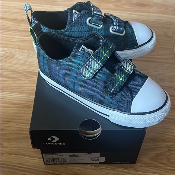 Converse - Picture 2 of 7